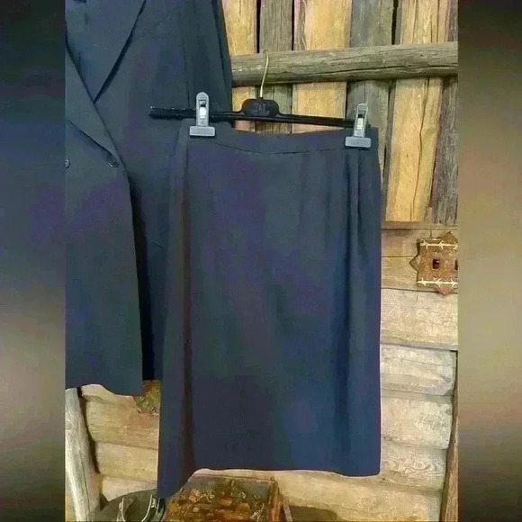 Chanel A line Skirt and Jacket - Picture 6 of 11